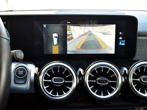 Used 2022 Mercedes-Benz EQB 350 4MATIC image 35