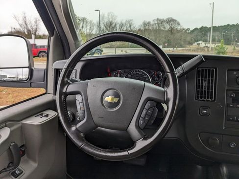Used 2020 Chevrolet Express 3500 LT w/ LT Preferred Equipment Group image 17