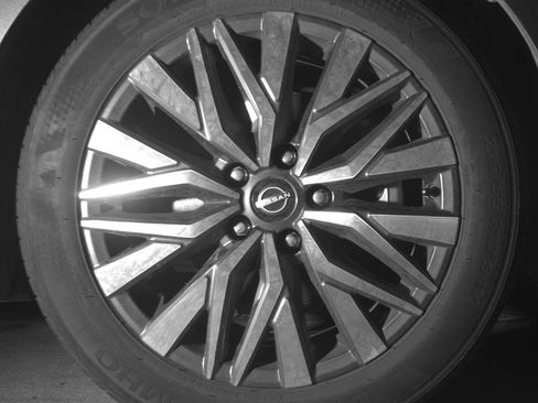Used 2025 Nissan Altima 2.5 SV FWD image 13