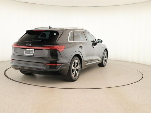 Certified 2024 Audi Q8 e-tron Premium Plus image 6