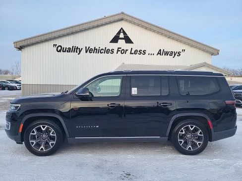 Used 2022 Jeep Wagoneer Series III w/ Premium Group I image 29