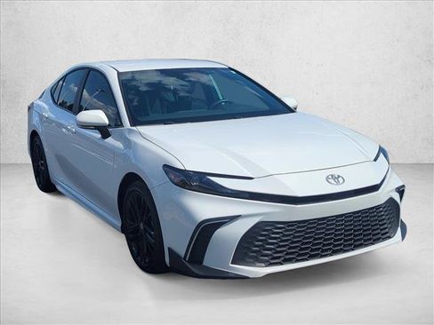 Used 2025 Toyota Camry SE w/ Convenience Package FWD image 3