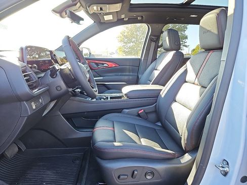 New 2026 Chevrolet Traverse RS image 11