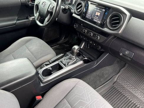 Used 2018 Toyota Tacoma TRD Sport w/ Technology Package RWD image 16