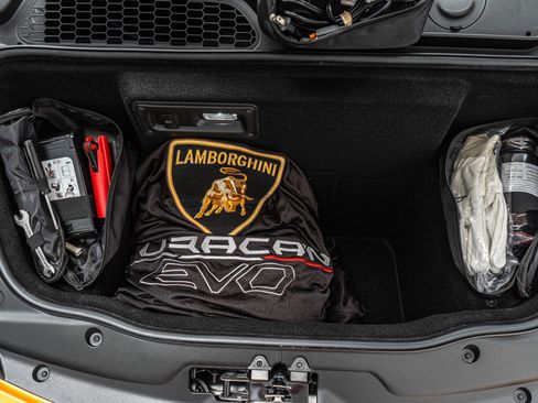 Used 2020 Lamborghini Huracan EVO image 39