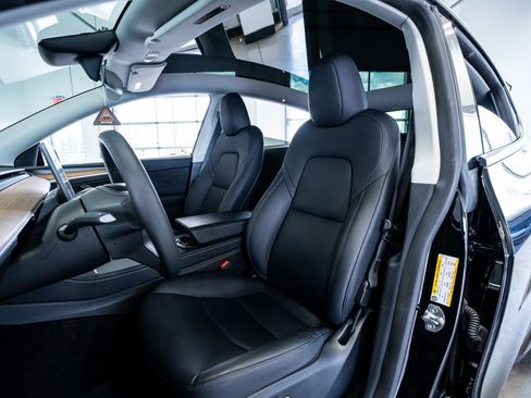 Used 2025 Tesla Model Y Long Range image 35