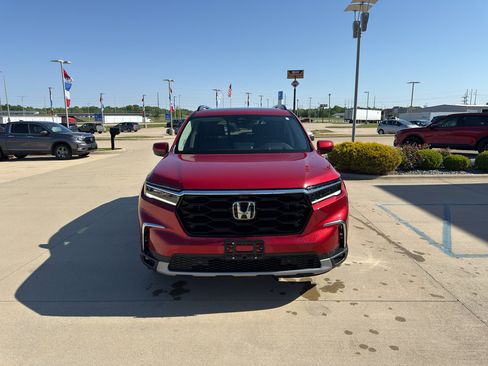 Used 2025 Honda Pilot Elite image 2