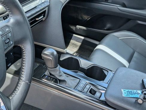 Used 2025 Toyota Camry SE FWD image 19