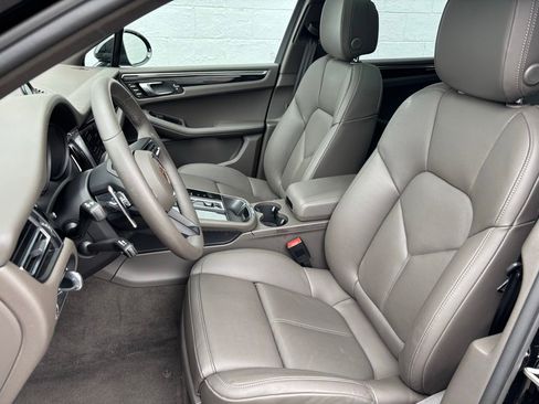 Certified 2026 Porsche Macan AWD/4WD image 5
