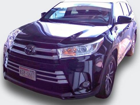Used 2018 Toyota Highlander XLE AWD/4WD image 2