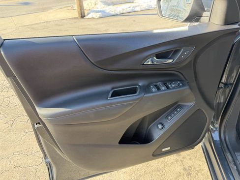 Used 2018 Chevrolet Equinox Premier image 11