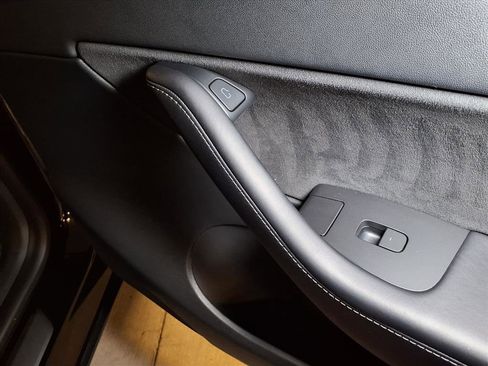 Used 2021 Tesla Model Y Long Range image 23