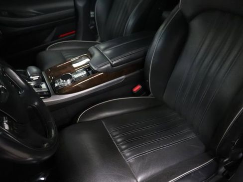 Used 2017 Genesis G90 5.0 Ultimate RWD image 12