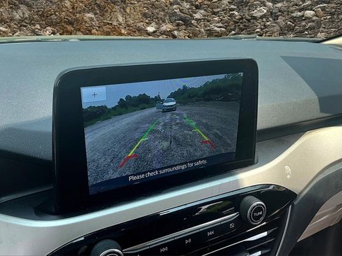 Used 2020 Ford Escape SE image 15