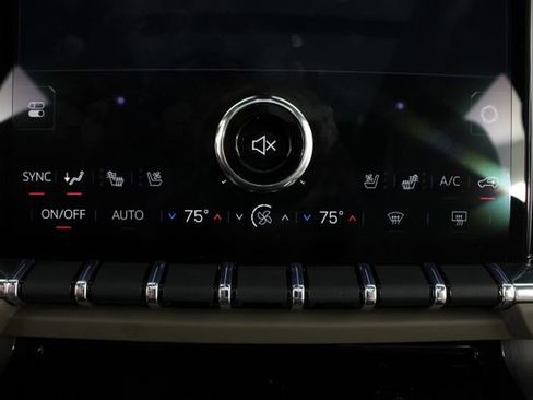 Used 2026 GMC Yukon Denali w/ Denali Reserve Package image 8