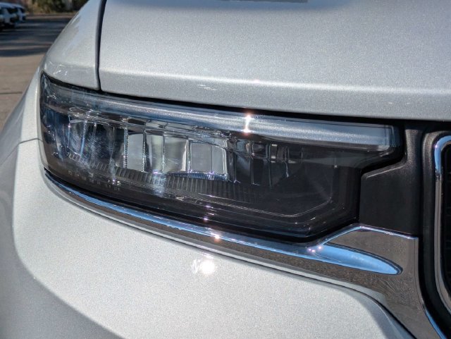 Used 2025 Jeep Grand Cherokee Laredo RWD image 10