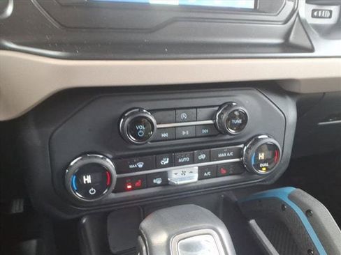 Used 2023 Ford Bronco Wildtrak image 16