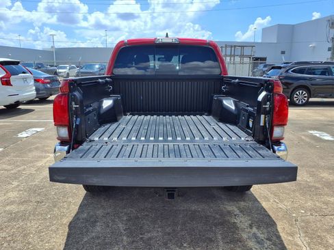Used 2018 Toyota Tacoma TRD Off-Road AWD/4WD image 20