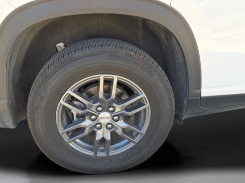 Used 2025 GMC Acadia Elevation image 29