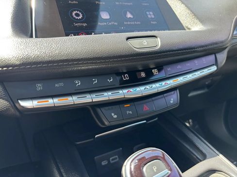 Used 2022 Cadillac XT4 Luxury w/ Cold Weather Package FWD image 38