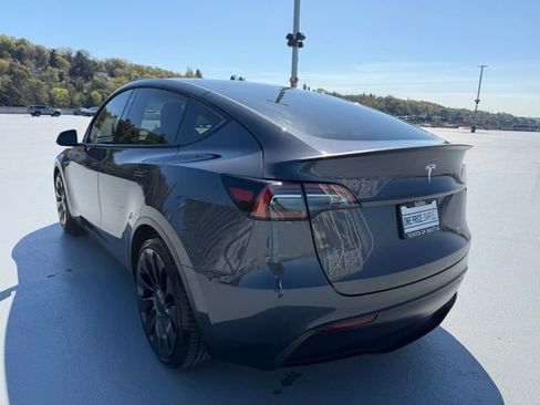 Used 2023 Tesla Model Y Performance image 5