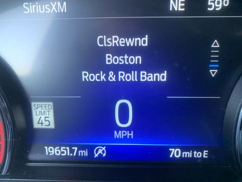 Used 2023 Ford Explorer XLT w/ Equipment Group 202A image 10