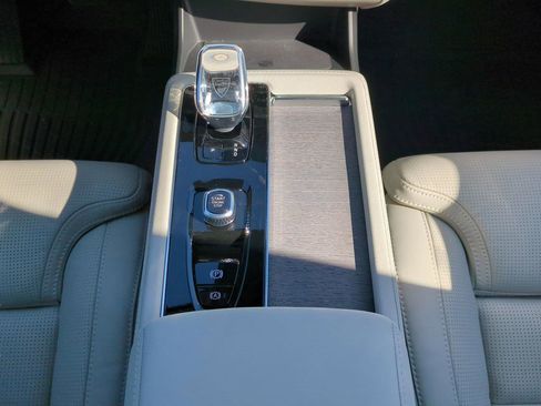 New 2026 Volvo XC90 B6 Ultra image 17