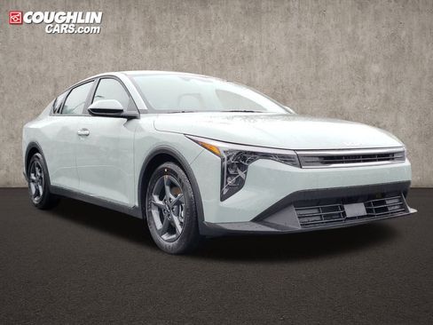 New 2025 Kia K4 LXS image 1