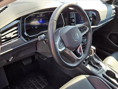 Used 2024 Volkswagen Jetta SE FWD image 10