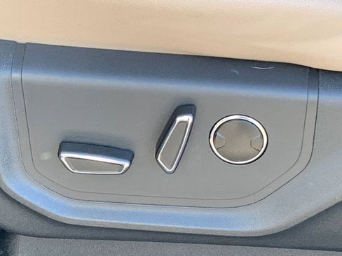 Used 2024 Ford Expedition Limited image 23