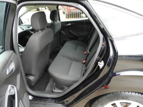 Used 2018 Ford Focus SE FWD image 21