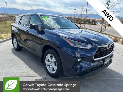 Used 2023 Toyota Highlander LE image 1