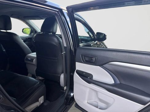 Used 2019 Toyota Highlander Plus w/ Protection Package #3 AWD/4WD image 18
