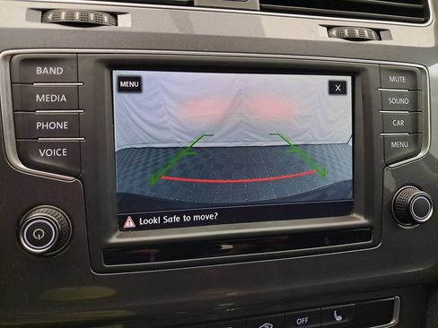 Used 2017 Volkswagen Golf Alltrack S image 16