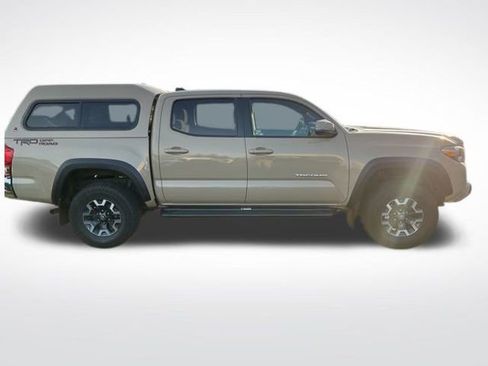 Used 2016 Toyota Tacoma TRD Off-Road image 7