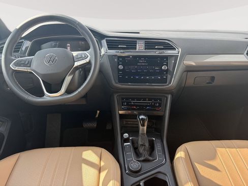 Used 2024 Volkswagen Tiguan SE w/ Panoramic Sunroof Package AWD/4WD image 14