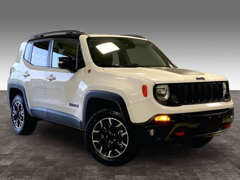 Certified 2023 Jeep Renegade Trailhawk AWD/4WD image 3