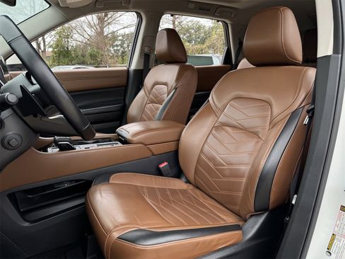 Used 2023 Nissan Pathfinder Platinum image 22