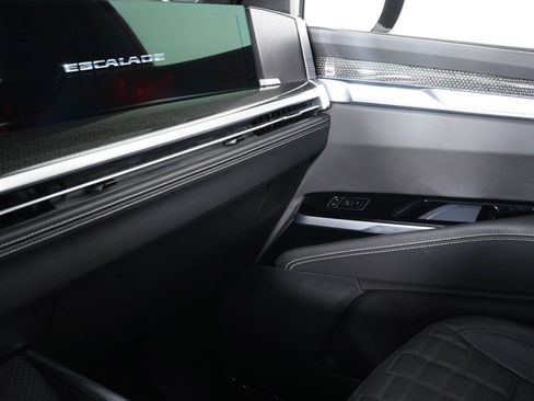 Used 2025 Cadillac Escalade V AWD/4WD image 23