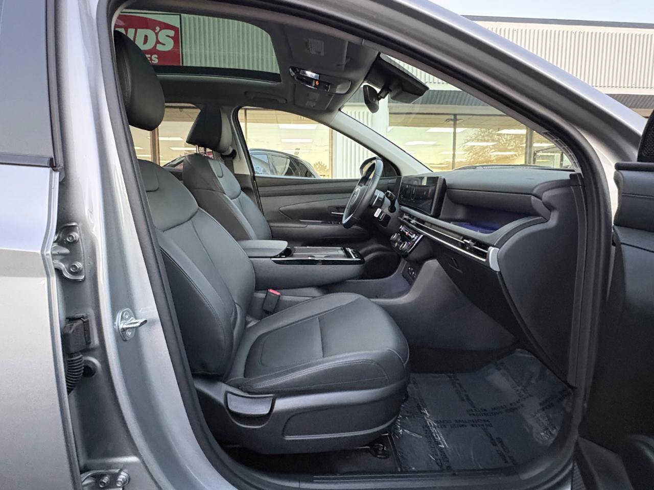 Used 2025 Hyundai Tucson SEL AWD/4WD image 22