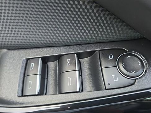 Used 2025 Chevrolet Equinox RS w/ Convenience Package III image 29