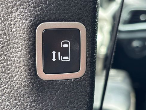 Used 2024 Chrysler Pacifica Touring-L w/ S Appearance Package image 17