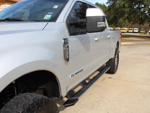 Used 2017 Ford F250 Lariat w/ Lariat Value Package image 26