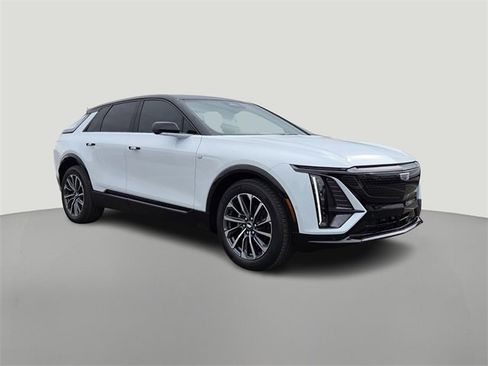 New 2026 Cadillac Lyriq Sport image 7