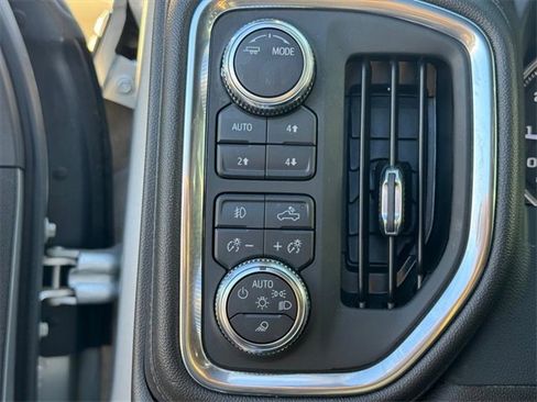 Used 2022 GMC Sierra 2500 SLT w/ SLT Preferred Package image 16