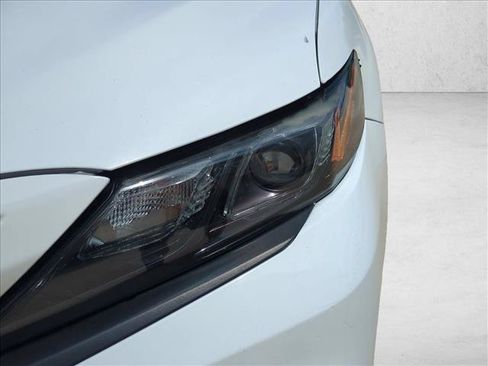Used 2021 Toyota Camry SE FWD image 9