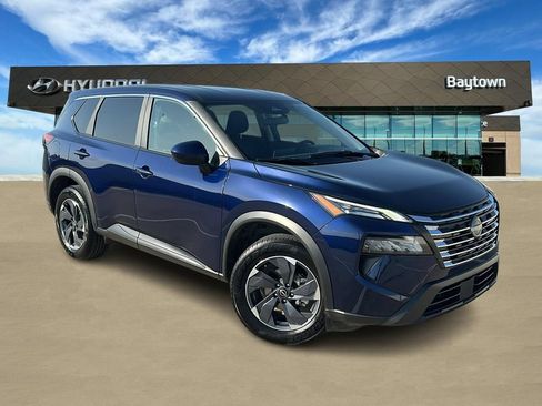 Used 2025 Nissan Rogue SV FWD image 1