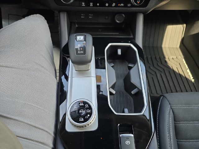 Used 2025 Mitsubishi Outlander AWD image 21
