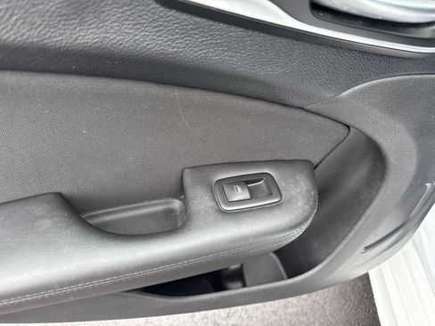 Used 2016 Chrysler 200 Limited w/ Convenience Group FWD image 28