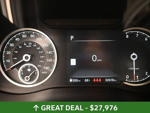 Used 2024 Genesis G70 2.5T image 32